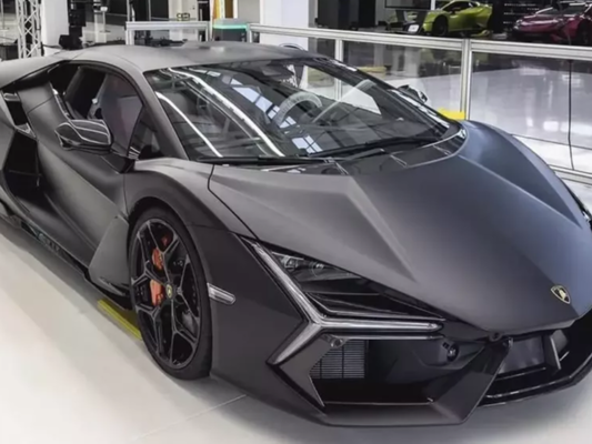 Lộ giá bán Lamborghini Revuelto của đại gia Jacky, gần 55 tỷ đồng