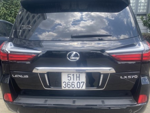 TP HCM: Công an tìm chủ nhân xe sang Lexus LX570
