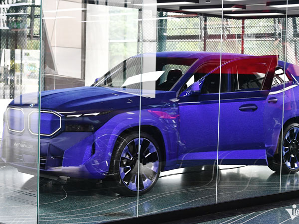 Bên trong 'thánh đường' BMW tại Đức, hàng loạt xe 'xịn xò' lộ diện