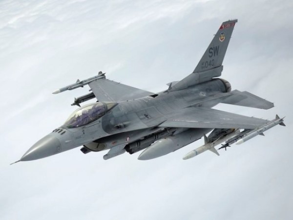 Báo Mỹ: Lô máy bay chiến đấu F-16 đầu tiên đã đến Ukraine