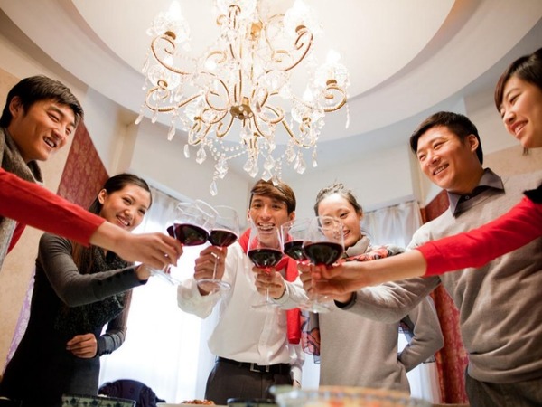 44 tuổi đi họp lớp, lớp trưởng tuyên bố bao toàn bộ 20 người, 3 ngày sau tôi nhận được cuộc gọi từ anh ta liền lập tức rời nhóm chat: Lòng dạ con người thật đáng sợ!