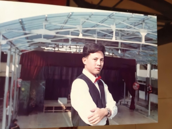 Nam nghệ sĩ Việt nổi tiếng: Bi kịch từ lúc lọt lòng, tuổi 54 'còng lưng' trả nợ cho con trai tù tội