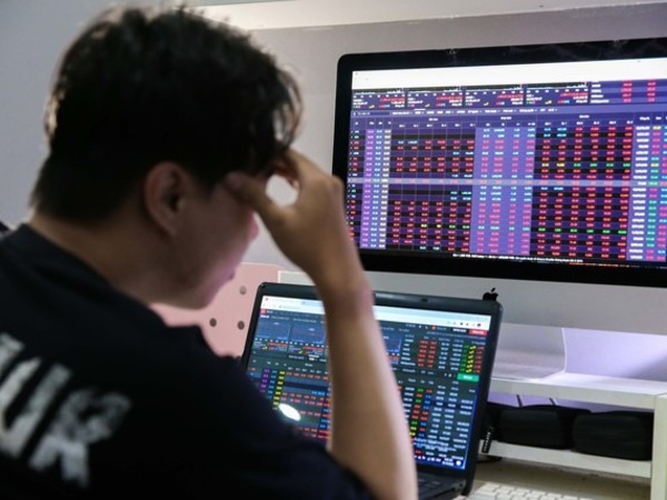 Chứng khoán có thể thủng 1.200 điểm, nhà đầu tư chán nản