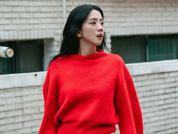 Hé lộ tạo hình của Jisoo (BLACKPINK) trong phim mới, visual sáng bừng khung hình khiến netizen phát sốt