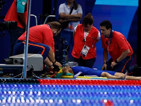 Nữ kình ngư xinh đẹp đổ gục kinh hoàng sau khi kết thúc phần thi tại Olympic, phải cấp cứu khẩn cấp