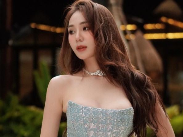 Á hậu 9X lên tiếng tin là người thứ 3, hám fame