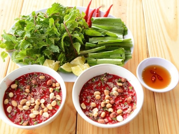 Ăn tiết canh lợn, một người đàn ông ở Thanh Hóa tử vong