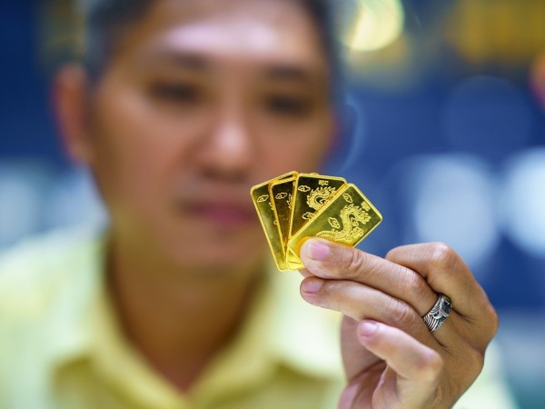 Giá vàng hôm nay 4/8/2024 kết thúc tuần tăng mạnh, xuất hiện đợt bán tháo