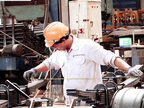 Cùng đóng BHXH 15 năm, vì sao nữ hưởng lương hưu 45%, nam chỉ 40%?