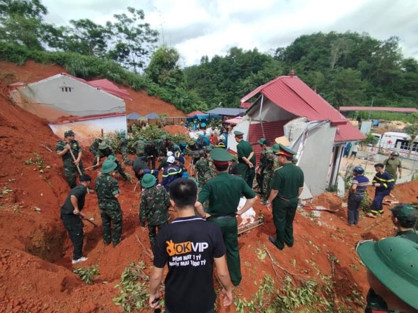 Lạng Sơn: Sạt lở đất vùi lấp 2 người đang ngủ trong nhà