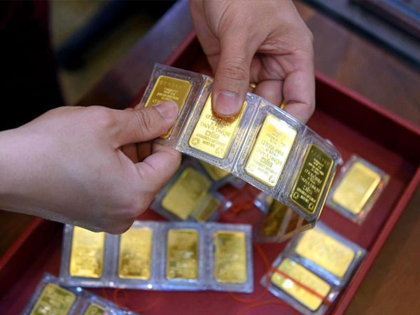 Vay nợ vàng, đứng ngồi không yên vì không mua được vàng trả nợ