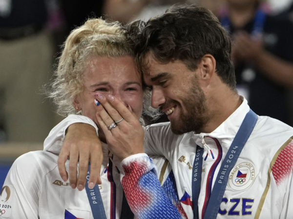 Độc lạ Olympic: Cặp đôi vừa chia tay vẫn cùng nhau giành huy chương vàng Olympic