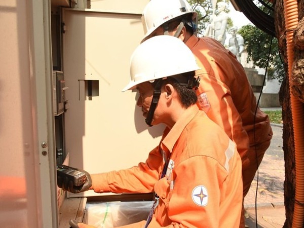 Nước về thủy điện tăng cao, vẫn lo thiếu điện đến hết tháng 10