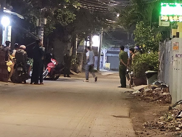 Người đàn ông gục chết trên xe ở TPHCM, công an tìm người phụ nữ đi cùng