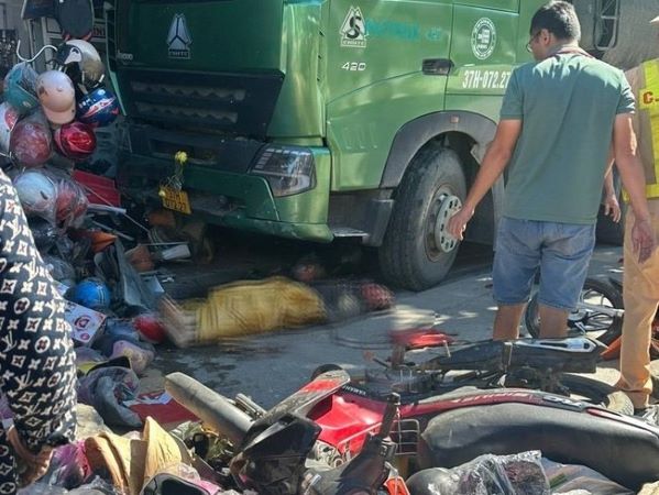 Xe đầu kéo gây tai nạn liên hoàn khiến nhiều người thương vong