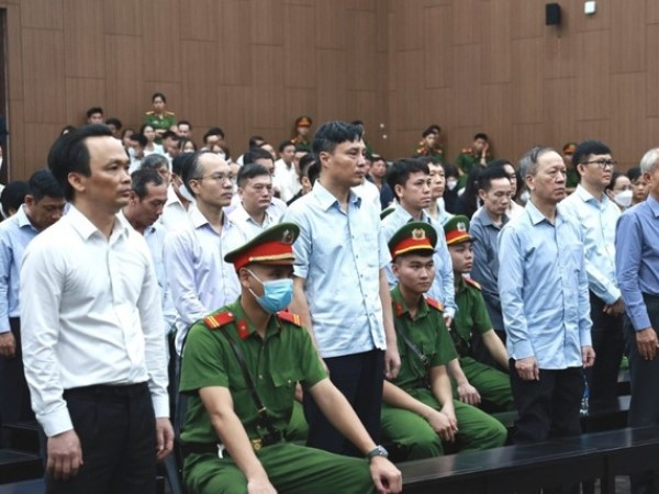 Cựu chủ tịch FLC Trịnh Văn Quyết cùng 49 đồng phạm đang bị tuyên án