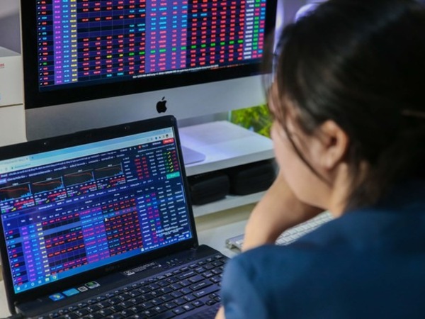 Vừa mở cửa giao dịch, VN-Index đã 'bốc hơi' hơn 20 điểm