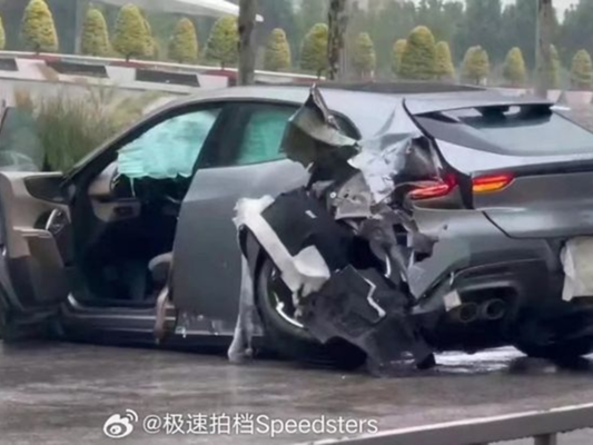 Ferrari Purosangue hơn 17 tỷ đồng đầu tiên gặp nạn tại châu Á
