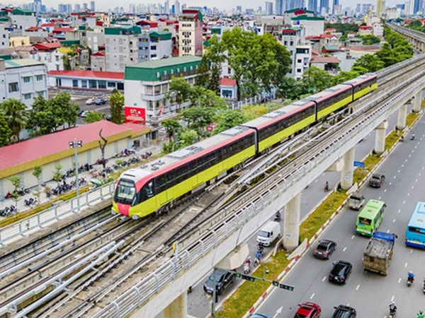 Người dân Hà Nội chính thức được đi tuyến metro gần 35.000 tỷ đồng sau 14 năm chờ đợi
