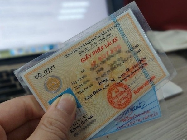 Lái xe ngược chiều trên cao tốc phải bị trừ hết 12 điểm trên giấy phép lái xe