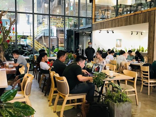 Người lương càng thấp càng đi cà phê nhiều