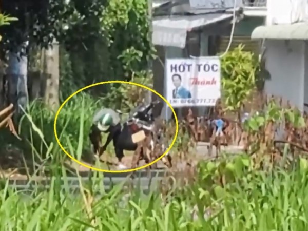 Truy xét đối tượng trộm hàng loạt nắp cống, vỉ sắt chống rác