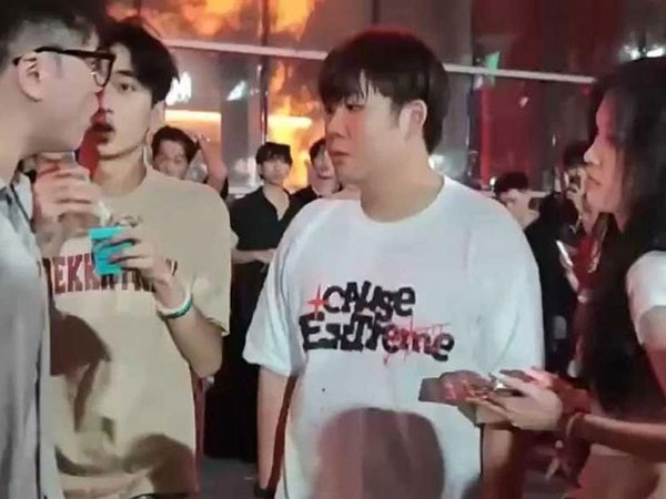 Vụ bắt ghen gây ùn tắc cả khu phố: Tận mắt thấy bạn gái đi xem concert với người khác, thanh niên lao tới