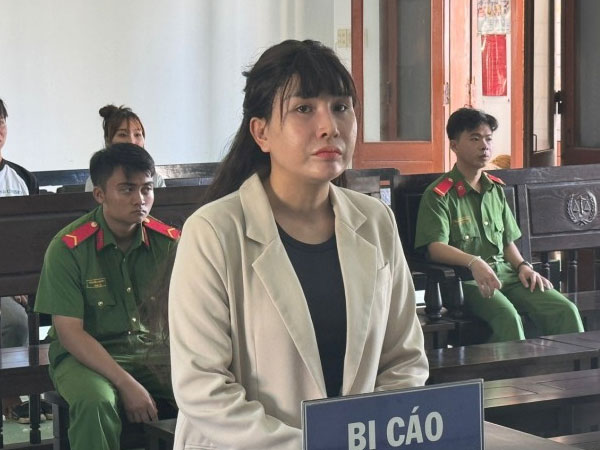 Đến xem bói, nữ quái rủ con trai thầy bói trộm tiền vàng rồi 'cao chạy xa bay'