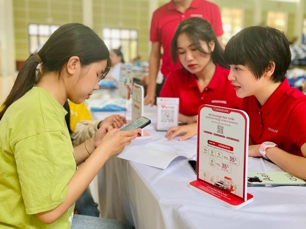 Lãi hơn 10.000 tỷ đồng, Agribank chi lương thưởng cho nhân viên ra sao?