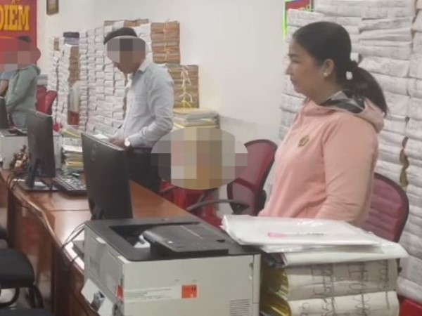 Bắt giám đốc văn phòng công chứng chứng thực hợp đồng mua bán xe khống