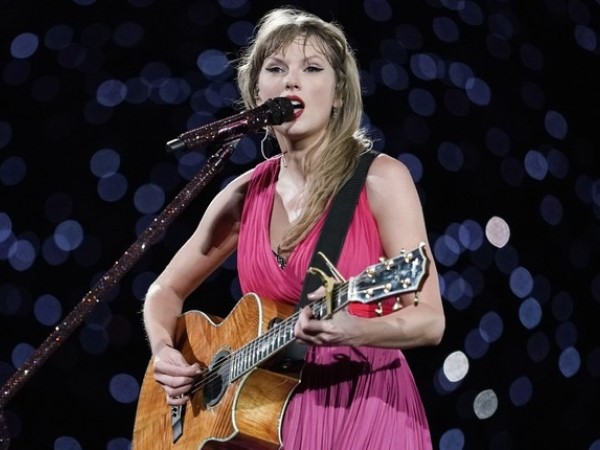 Taylor Swift hủy 3 show diễn vì khủng bố