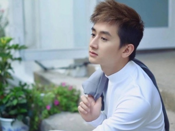 Sao nam vừa công khai bị HIV trở về Việt Nam sau 4 năm ở Thái?