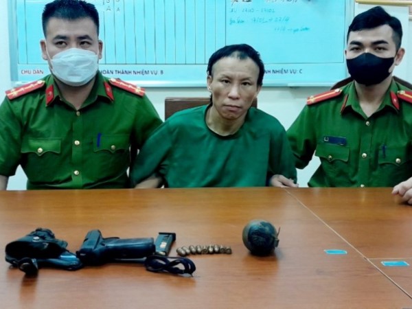 Đối tượng truy nã nguy hiểm bị tóm gọn khi đang kê súng ngủ trưa