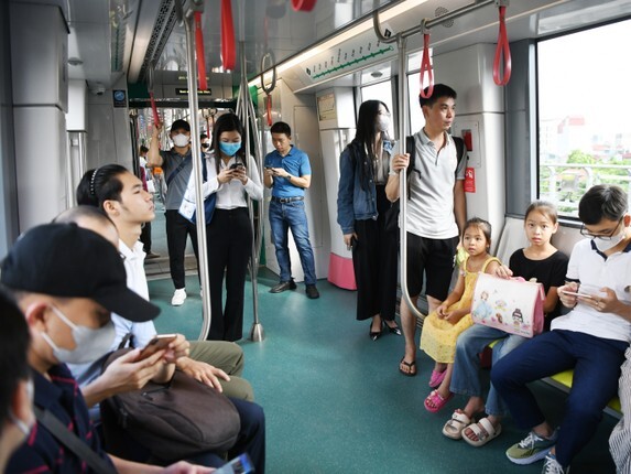 Ngày đầu vận hành metro Nhổn - ga Hà Nội: 1,4 vạn khách đi tàu