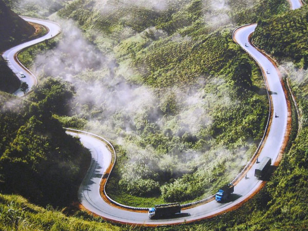 Huyện miền núi lọt danh sách 'điểm đến có vẻ đẹp siêu thực', cách Hà Nội 300km, đường lên khó hơn Sa Pa