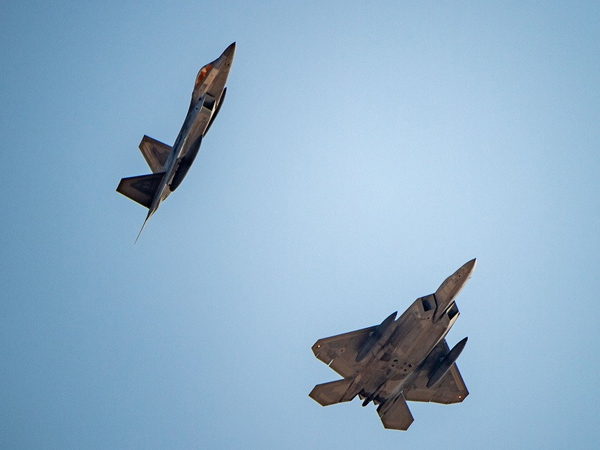 Mỹ điều F-22 tới Trung Đông, cảnh báo Iran nhận hậu quả nếu tấn công Israel