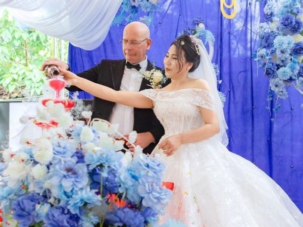 Phải lòng bà mẹ đơn thân dân tộc Tày, người đàn ông Pháp bán nhà, sang Việt Nam lên núi ở