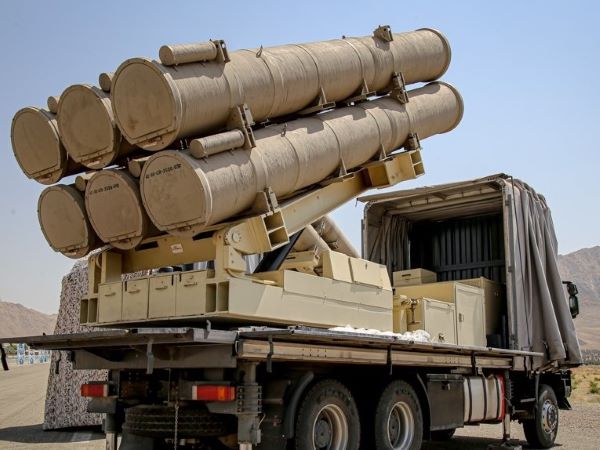 Reuters: Iran sắp chuyển giao cho Nga hàng trăm tên lửa đạn đạo