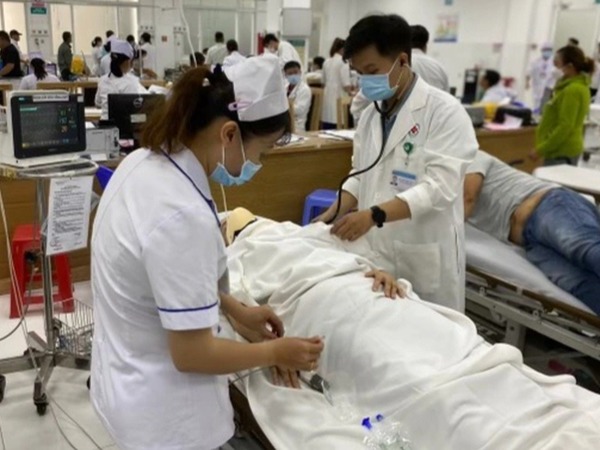 Sức khỏe 3 nạn nhân bị nhánh cây ở công viên Tao Đàn gãy đè lên người hiện ra sao?