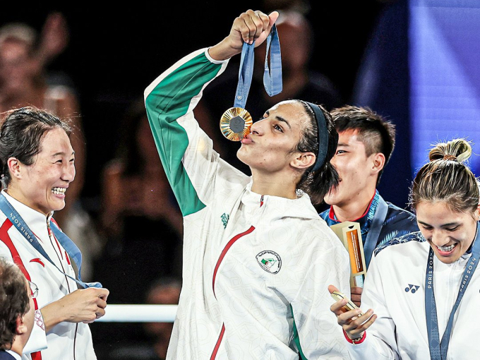 Giành HCV Olympic, nữ võ sĩ dính tranh cãi giới tính tuyên bố đanh thép: Tôi là phụ nữ, mong không còn ai bị chỉ trích như tôi