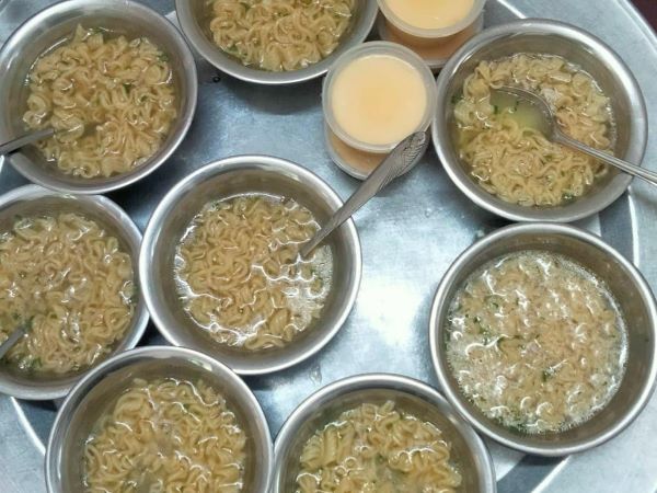 Lớp mầm non ở Hà Nội cho trẻ 1 tuổi ăn mì tôm, cháo loãng: Phát hiện thêm loạt vi phạm