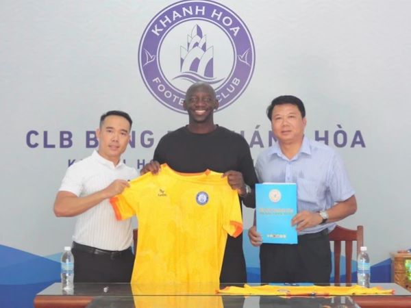CLB Việt Nam bị FIFA phạt nặng, nguy cơ bỏ V.League 2 xuống đá giải hạng Ba