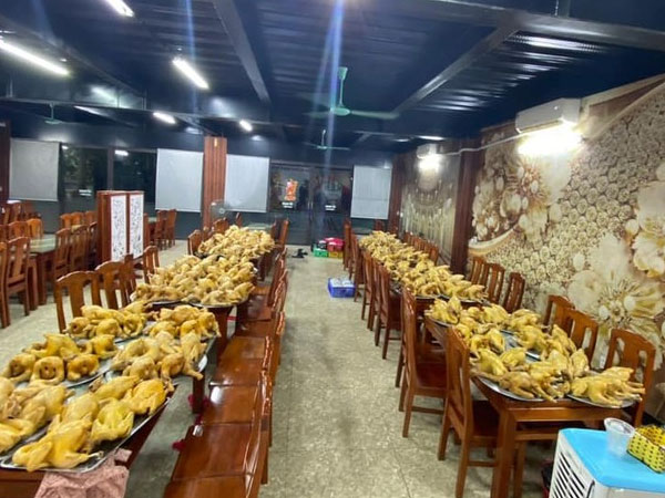 Sự thật 'bữa tiệc cưới' 1200 đĩa thịt gà luộc ở Hải Dương?