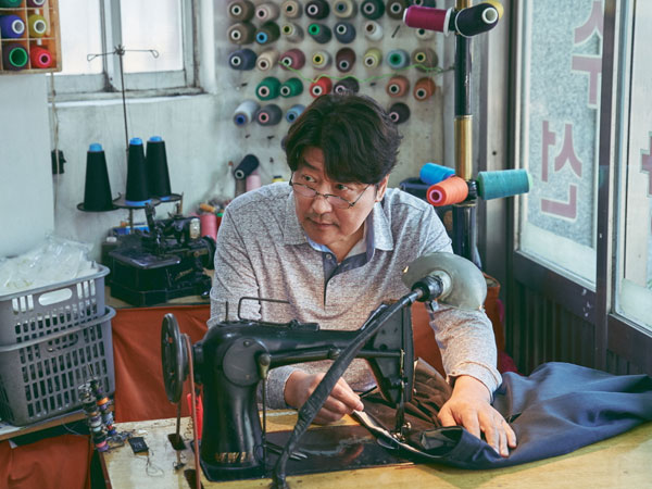 Quốc bảo diễn xuất 30 năm chưa từng thất bại, lập kỷ lục khủng đứng đầu showbiz