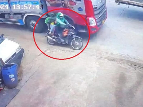 Hai mẹ con đi Grab bị cán tử vong ở Bình Dương: Xe tải vừa di chuyển một phút thì gây tai nạn