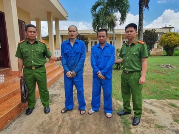 Bắt 2 đối tượng lừa bán 4 người sang Campuchia