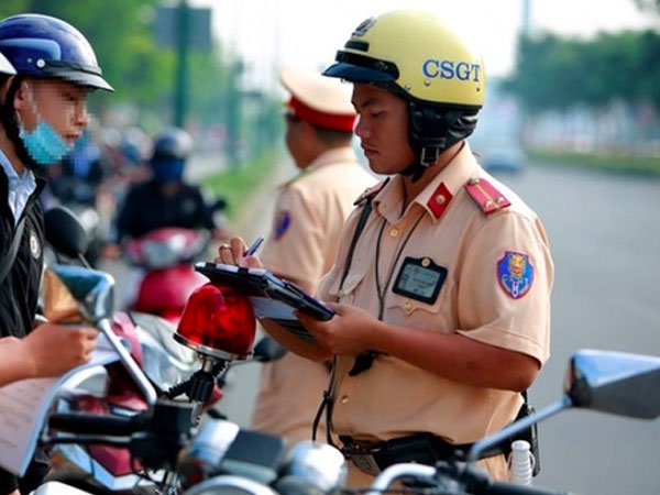 Đề xuất phạt tới 12 triệu đồng khi dùng giấy phép lái xe đã bị trừ hết điểm