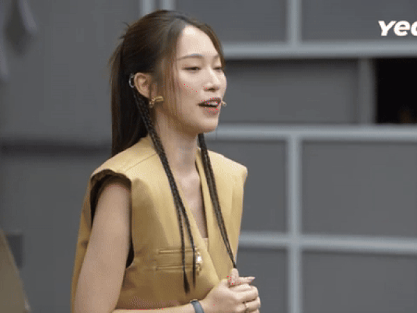 EQ cao ngút ngàn của Khánh Vy