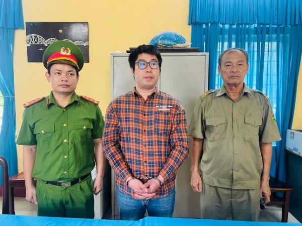 Nhân viên ngân hàng chiếm đoạt tiền tỷ của người thân để mua vàng