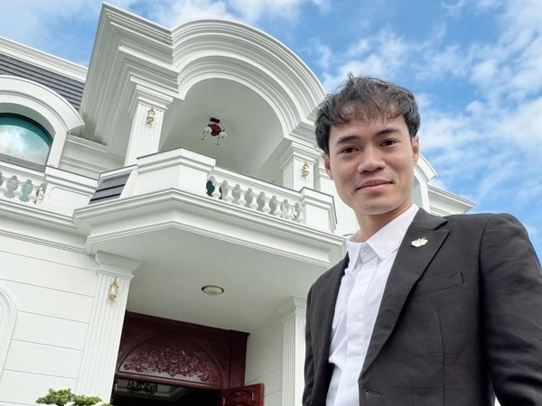 Xây biệt thự to đùng, giành luôn cúp vô địch, cầu thủ Văn Toàn bất ngờ tuyên bố: Cuối năm lấy vợ
